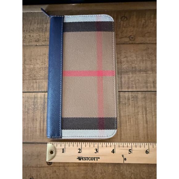 Burberry Wallet Womens Large Zip Around Dark Canvas Blue Check Leather Italy New - Picture 10 of 10